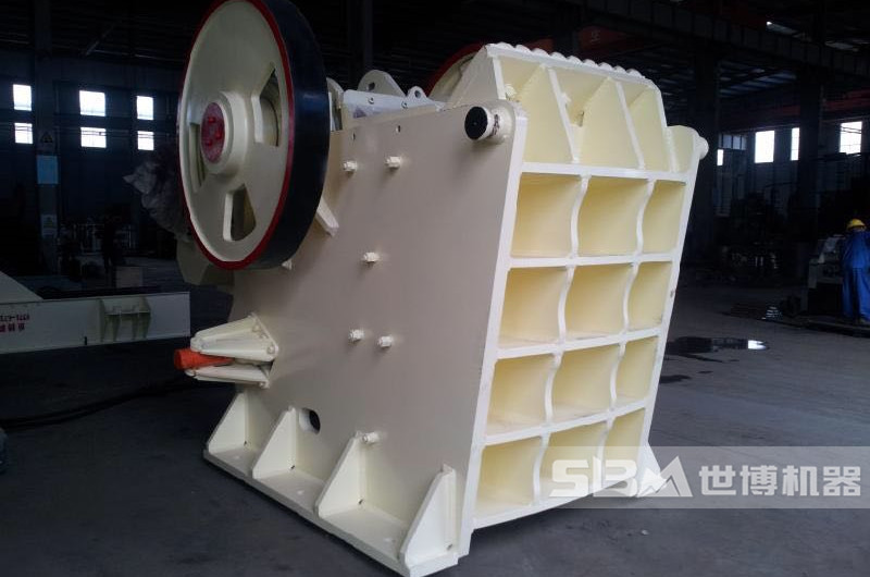 顎破，擠壓式破碎機(jī)