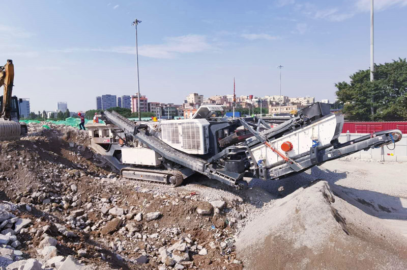 國內移動建筑垃圾粉碎車現(xiàn)場