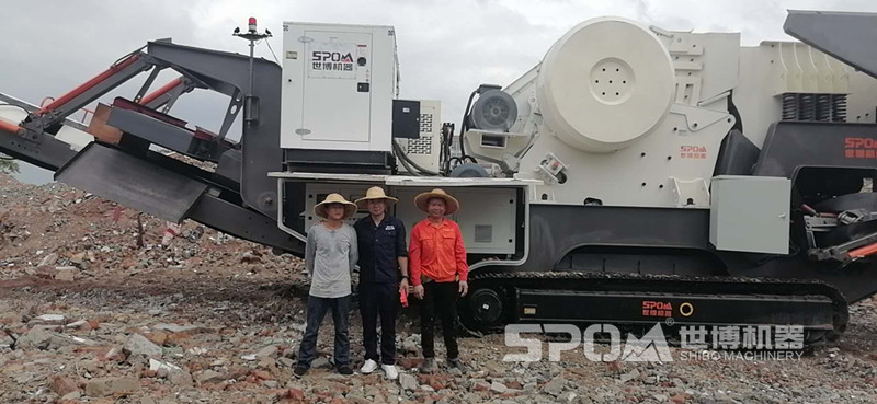 世博大型混凝土破碎機(jī)客戶現(xiàn)場(chǎng)，歡迎考察