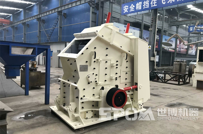 小型反擊破碎機(jī)，適合破碎十公分大的石頭