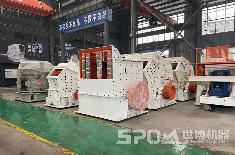 破碎機(jī)車間，成品箱破